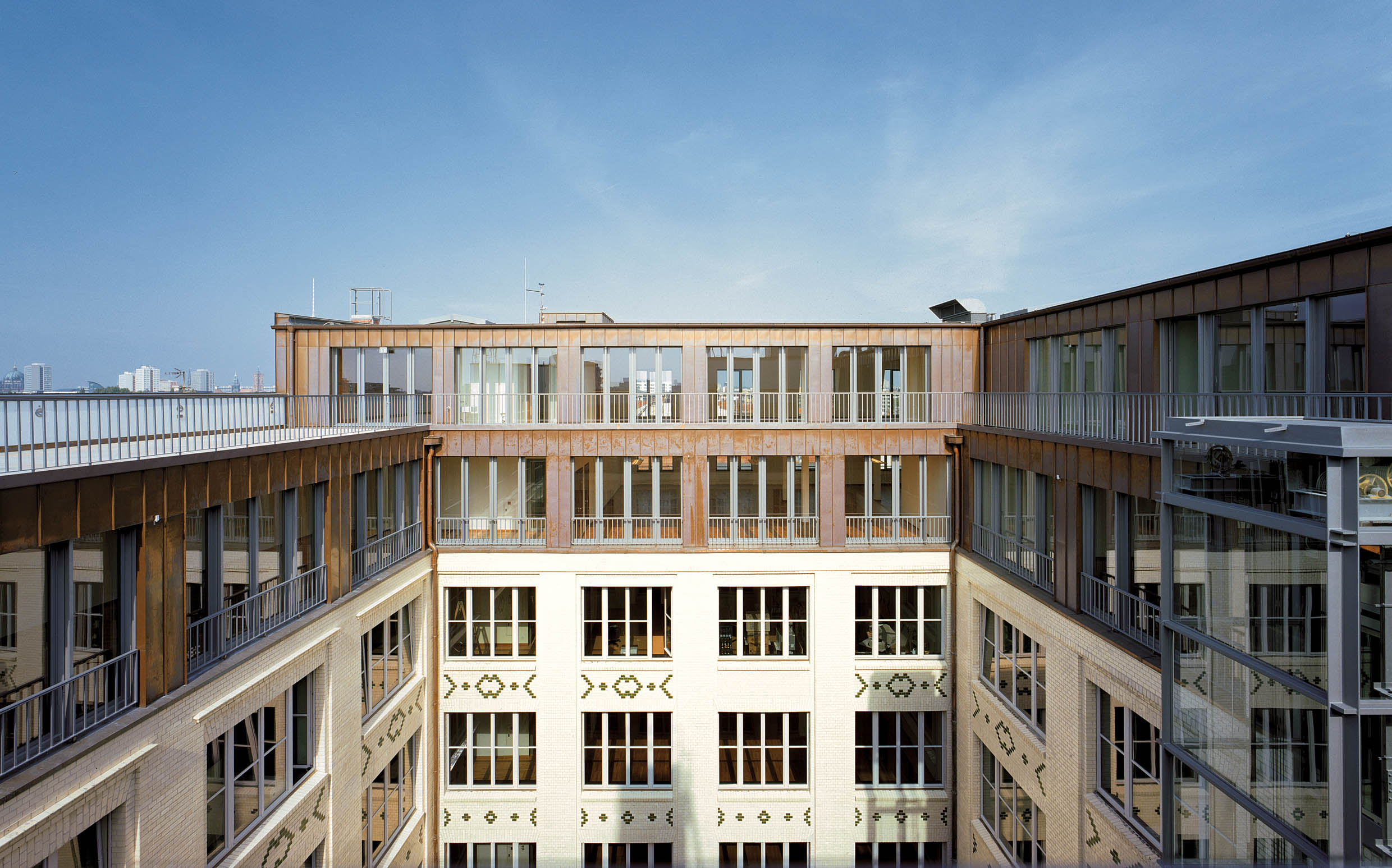 Geschäftshaus Oranienplatz © Ivan Nemec