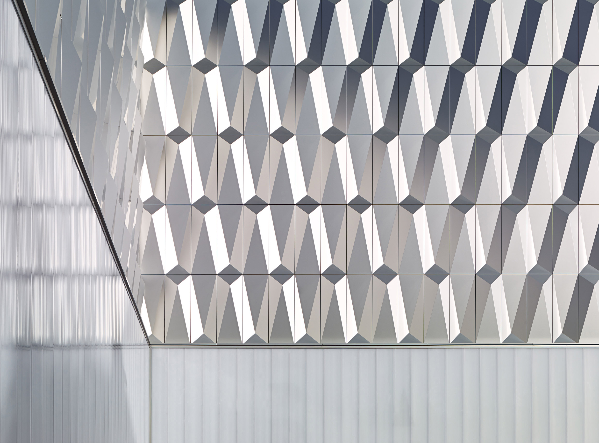 Detailansicht Fassade mit Lichtband © Stefan Müller, Berlin