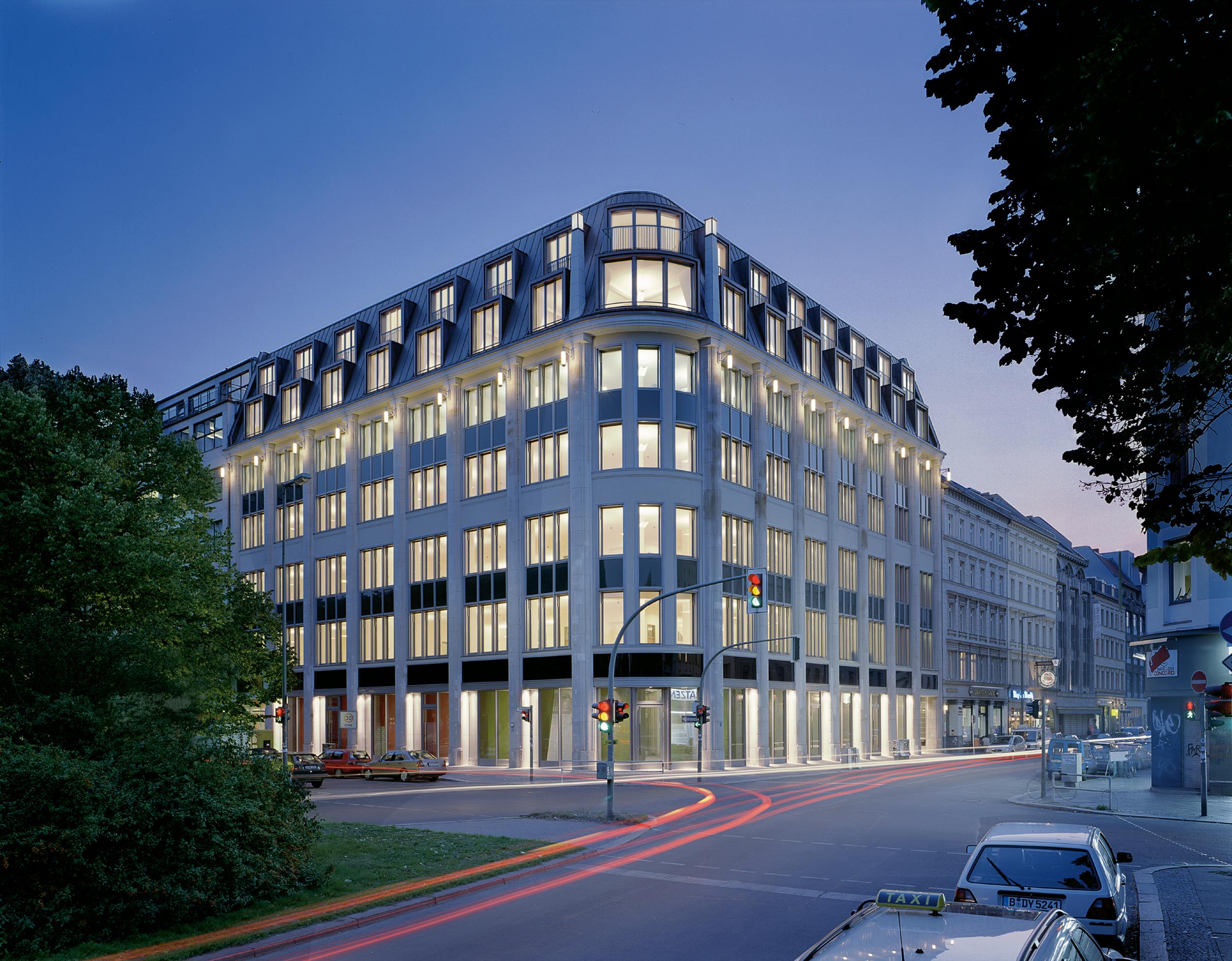 Geschäftshaus Oranienplatz © Ivan Nemec