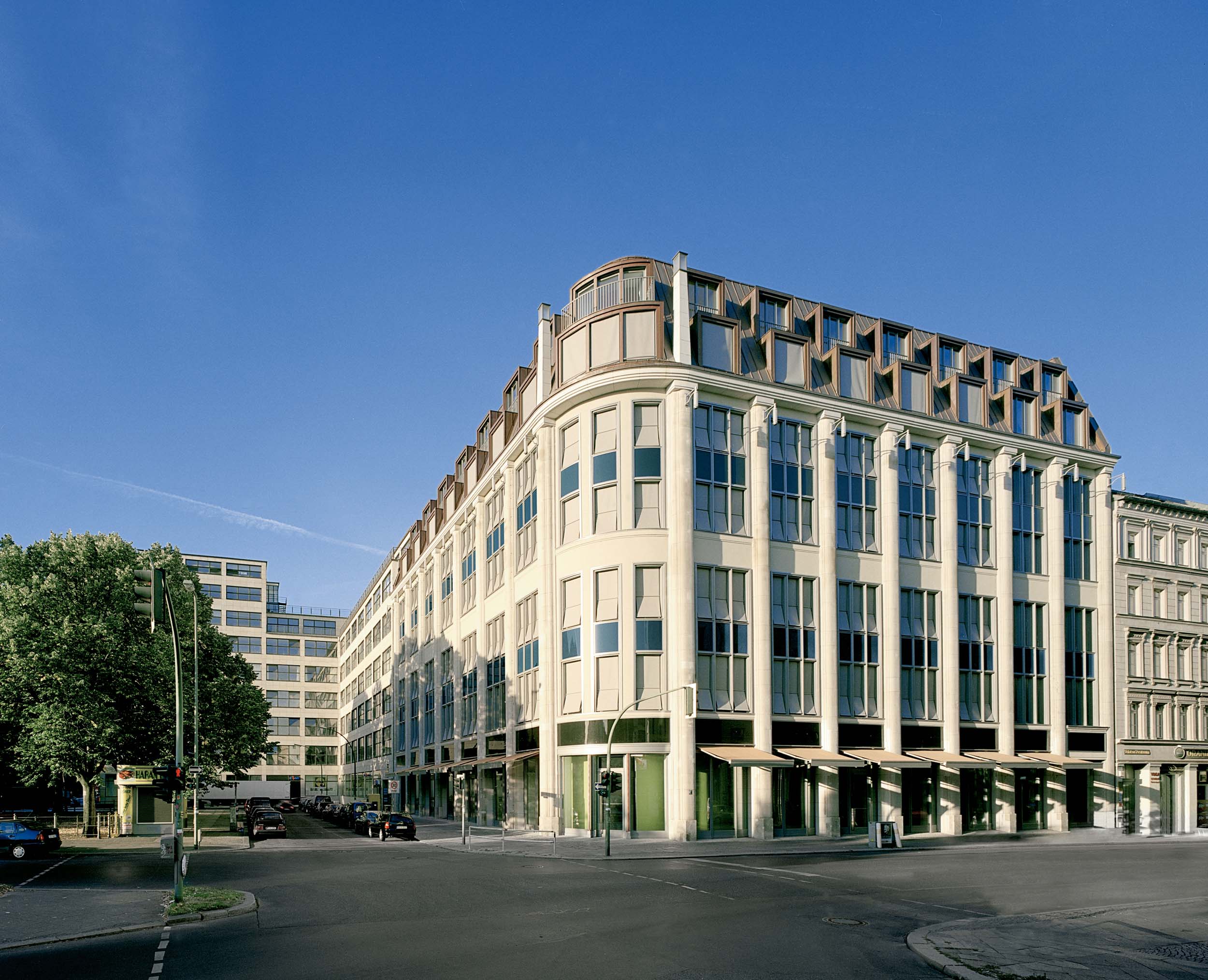 Geschäftshaus Oranienplatz © Ivan Nemec