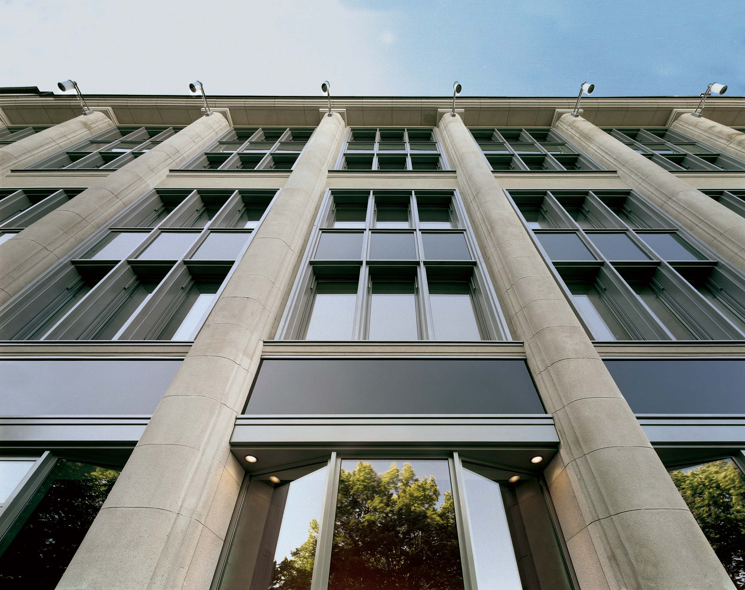 Geschäftshaus Oranienplatz © Ivan Nemec