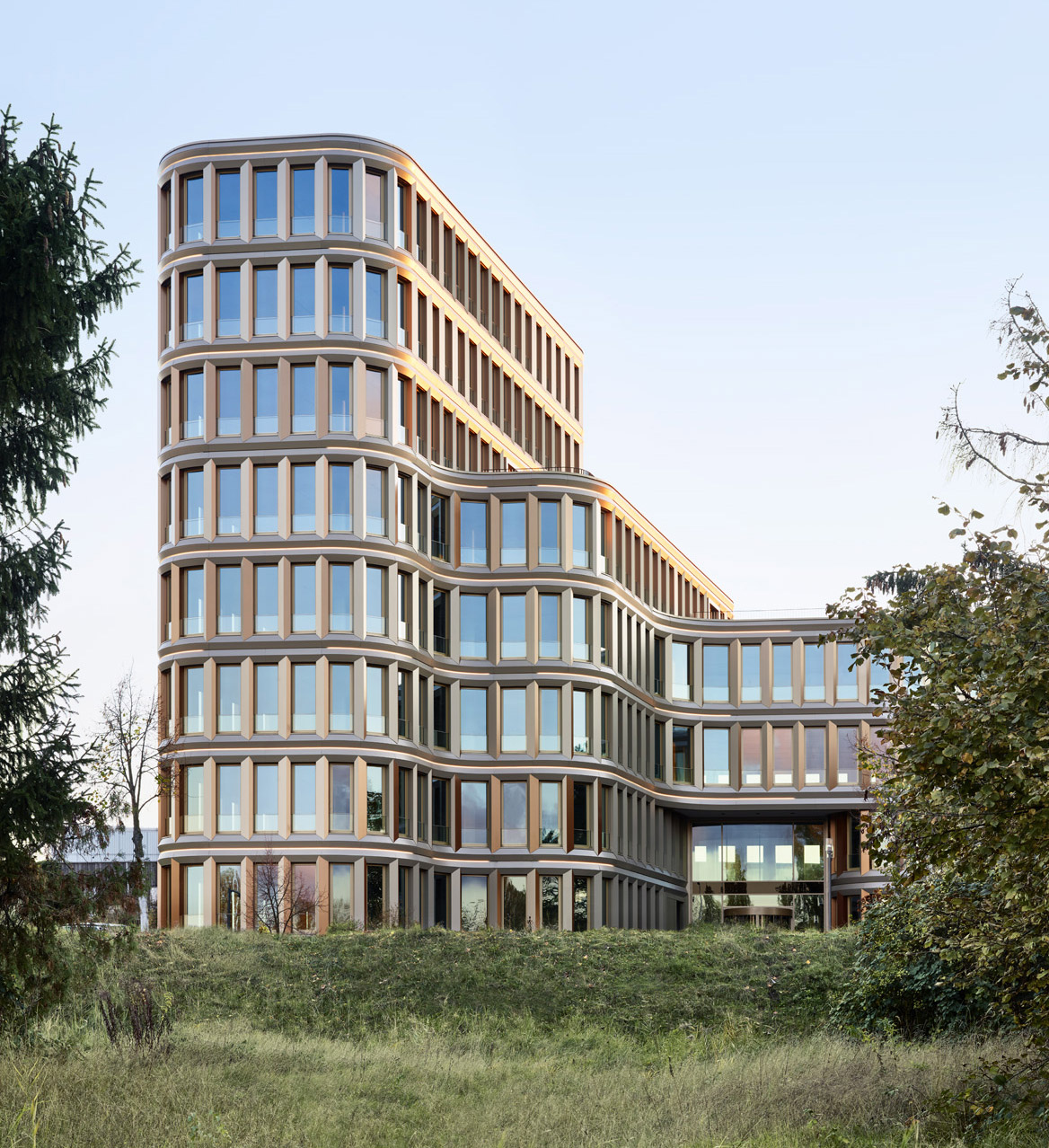 Brain Box Berlin - Abgerundete Ecken verleihen den Gebäuden eine eigene Eleganz und Dynamik; Foto: Stefan Müller