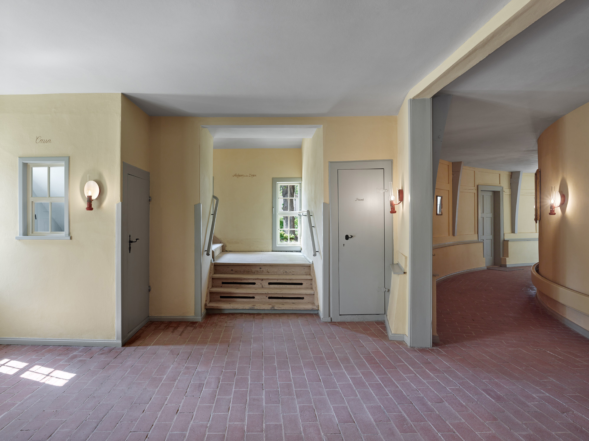 Goethe Theater Bad Lachstädt, Foyer, rechts der Erschließungsgang der Sitzplätze © Stefan Müller