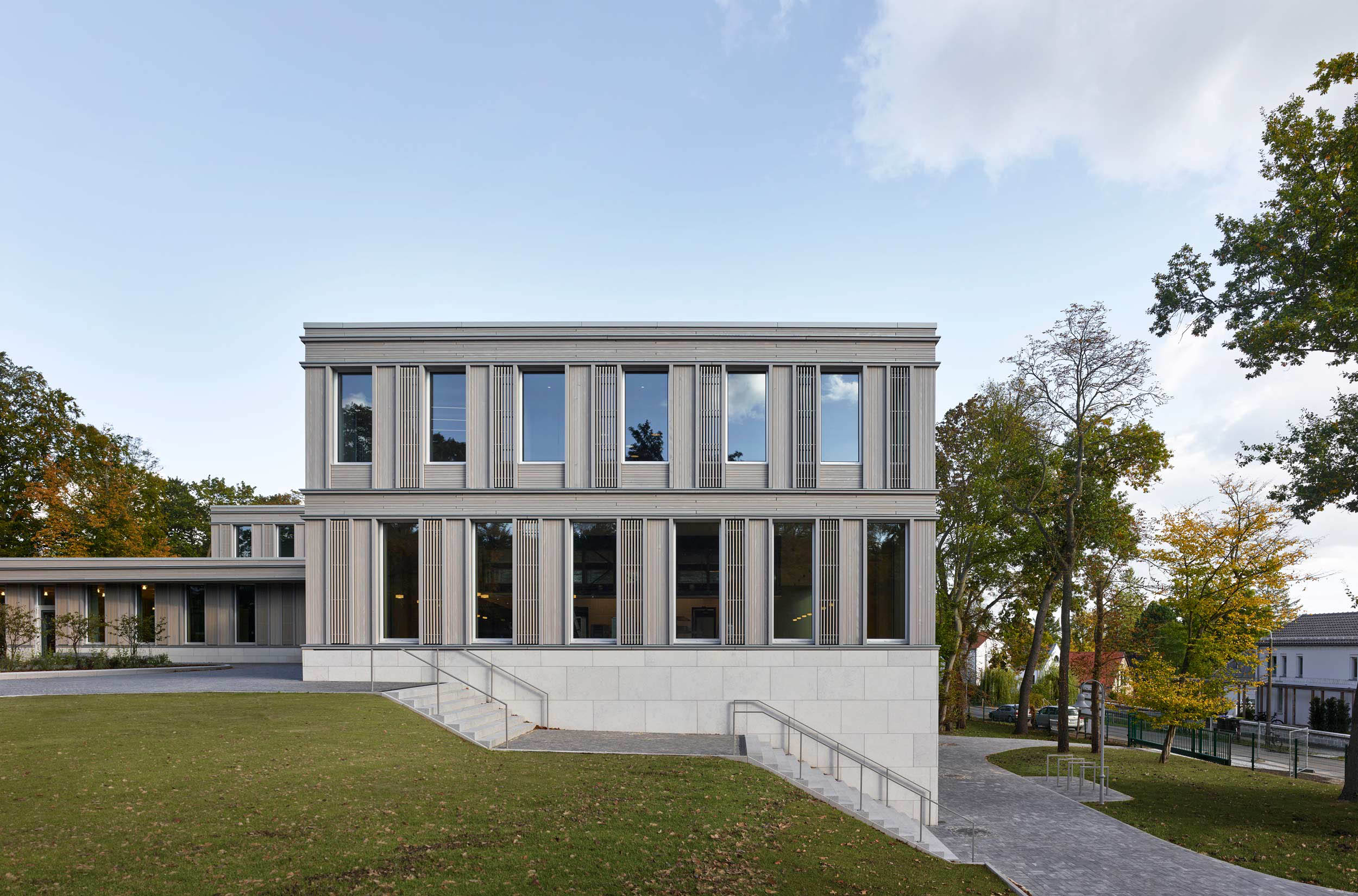 Leibniz-Instiut für Astrophysik Potsdam - Maria Margaretha Kirch Haus - Holzfassade - Eingangsbereich