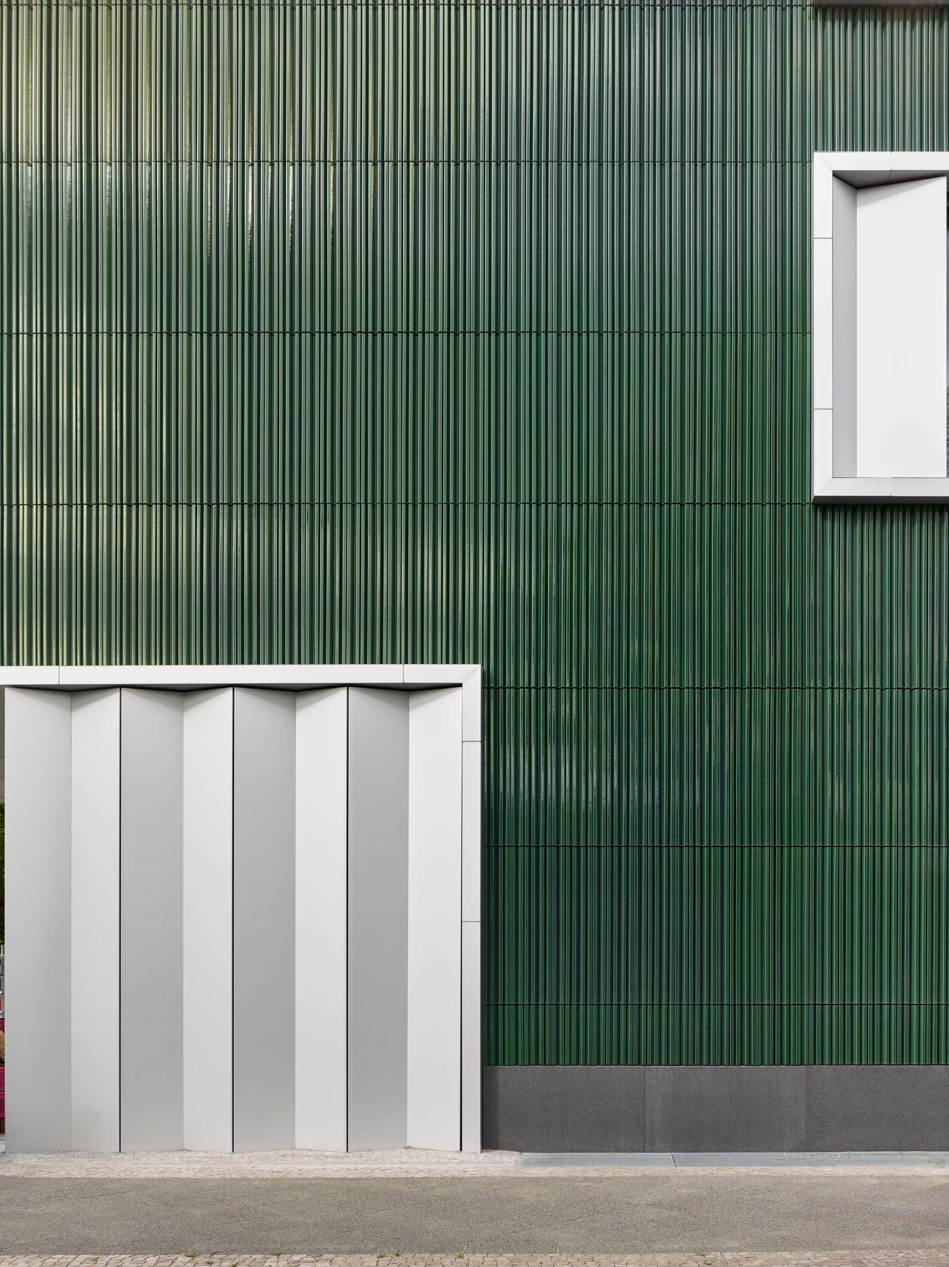 Berliner Hochschule für Technik, Laborgebäude WAL, Detail Keramikfassade; Foto: Stefan Müller