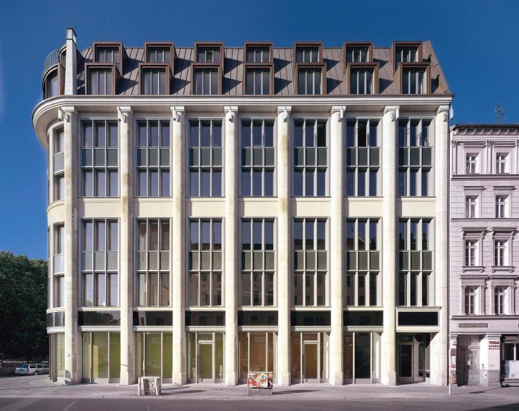 Geschäftshaus Oranienplatz © Ivan Nemec