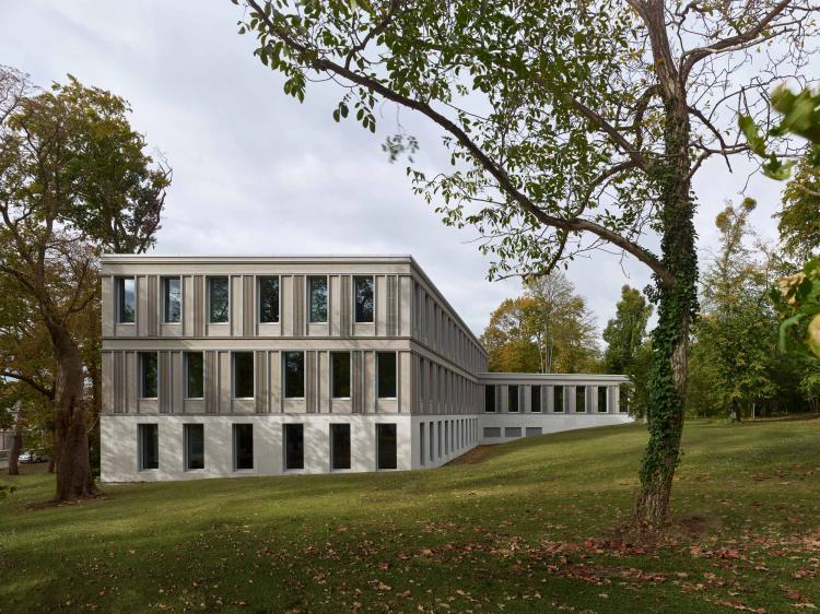 Leibniz-Instiut für Astrophysik Potsdam - Maria Margaretha Kirch Haus - Holzfassade - Eingangsbereich